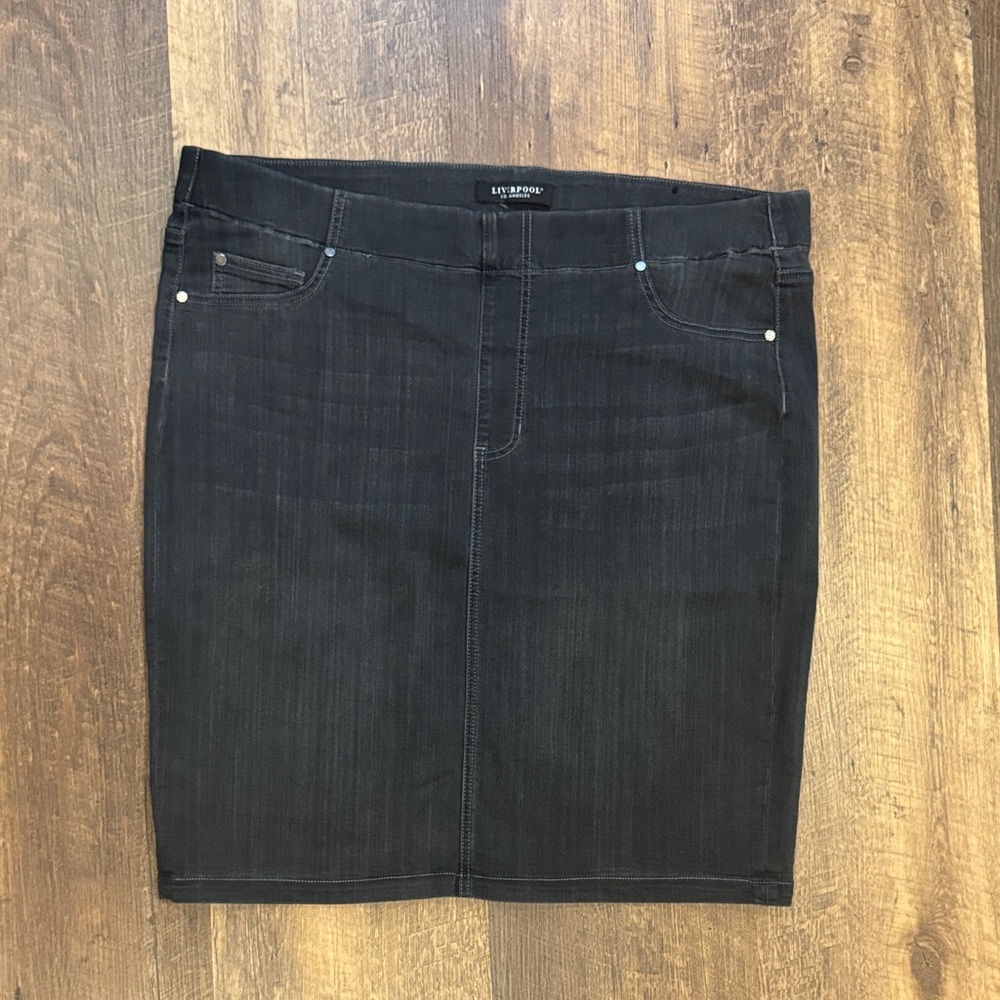 Liverpool Los Angeles Jean Skirt Size 22 Charcoal‎ in color